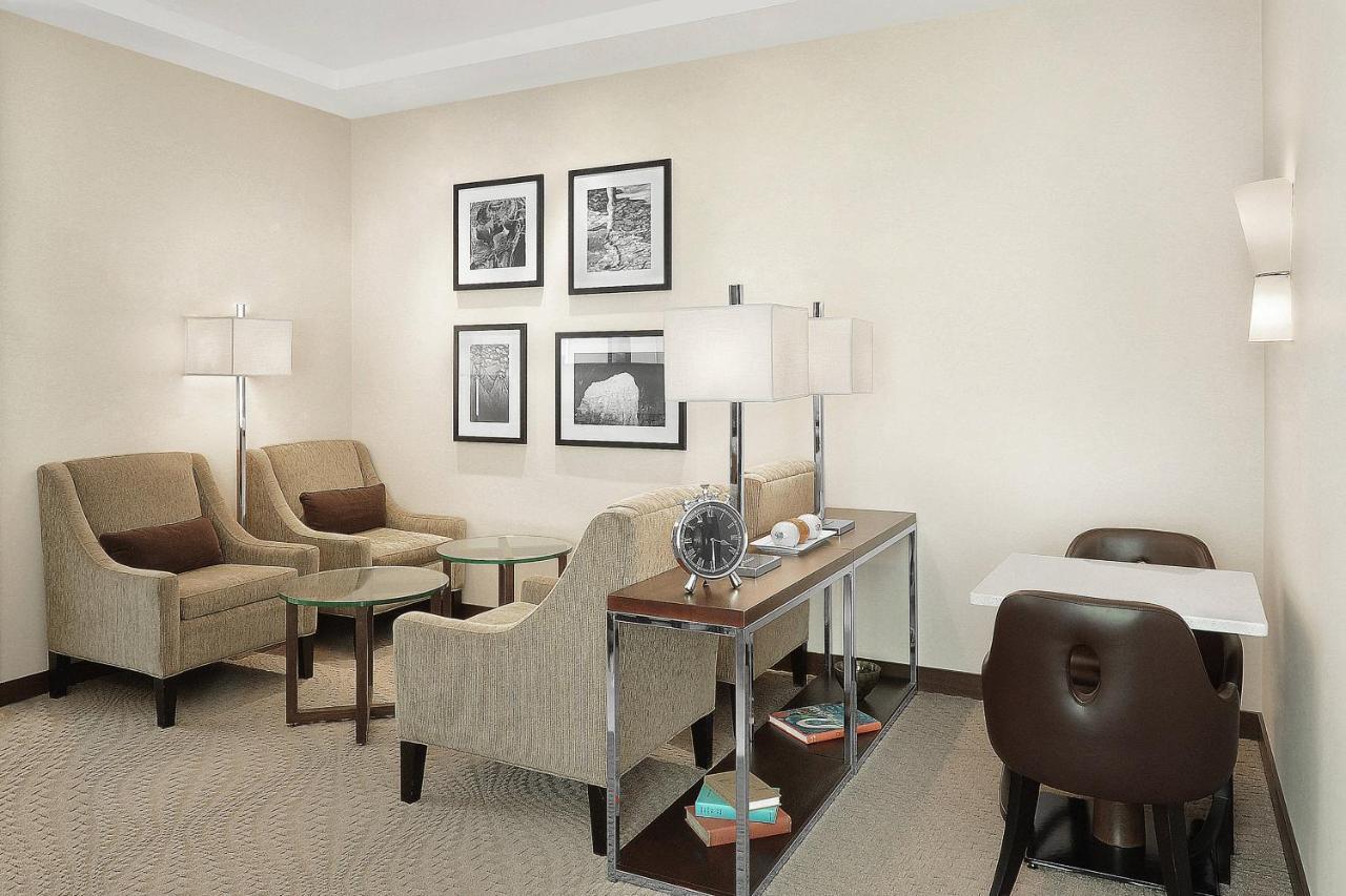 Sheraton Cavalier Saskatoon Hotel Экстерьер фото