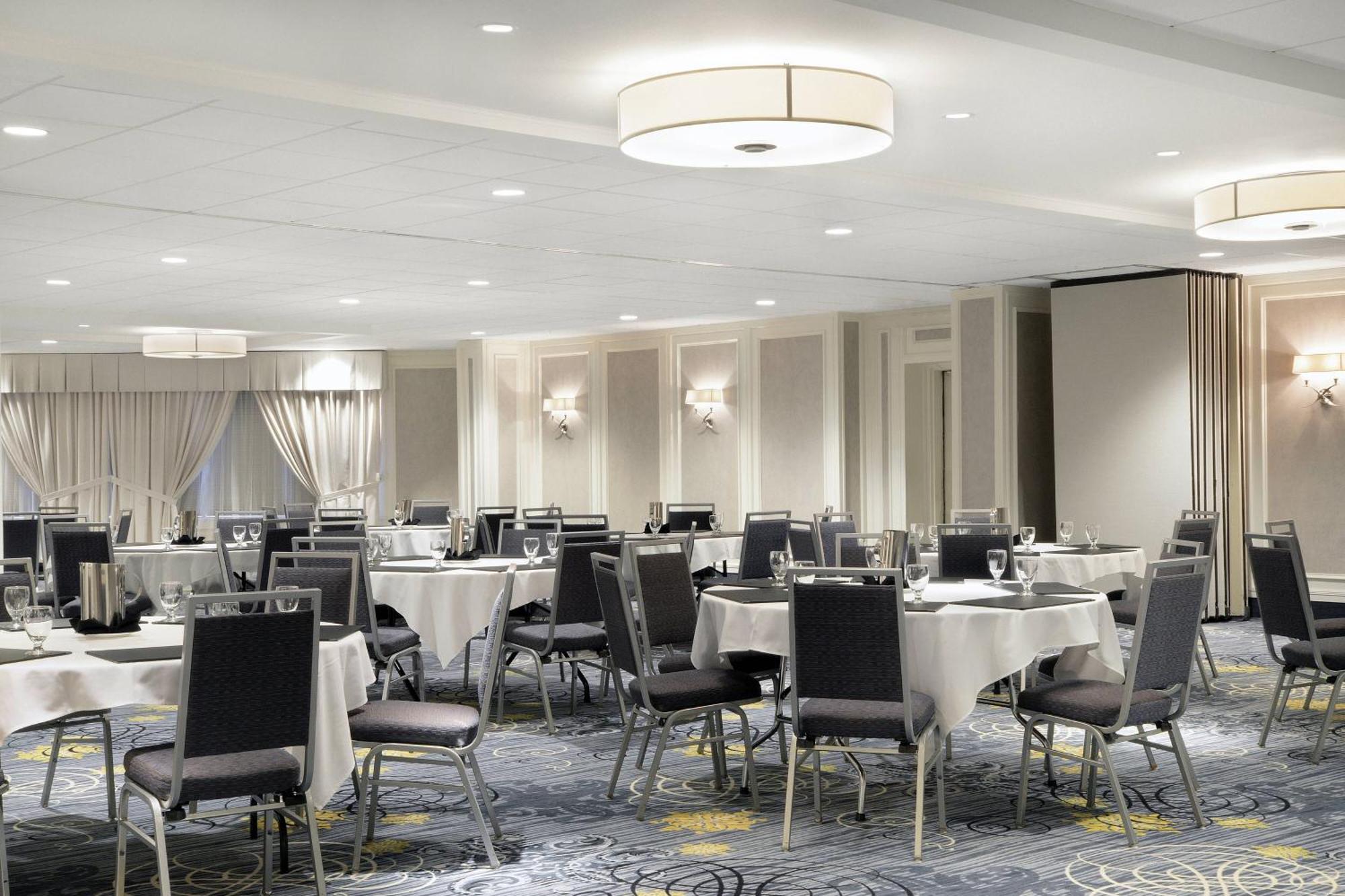 Sheraton Cavalier Saskatoon Hotel Экстерьер фото