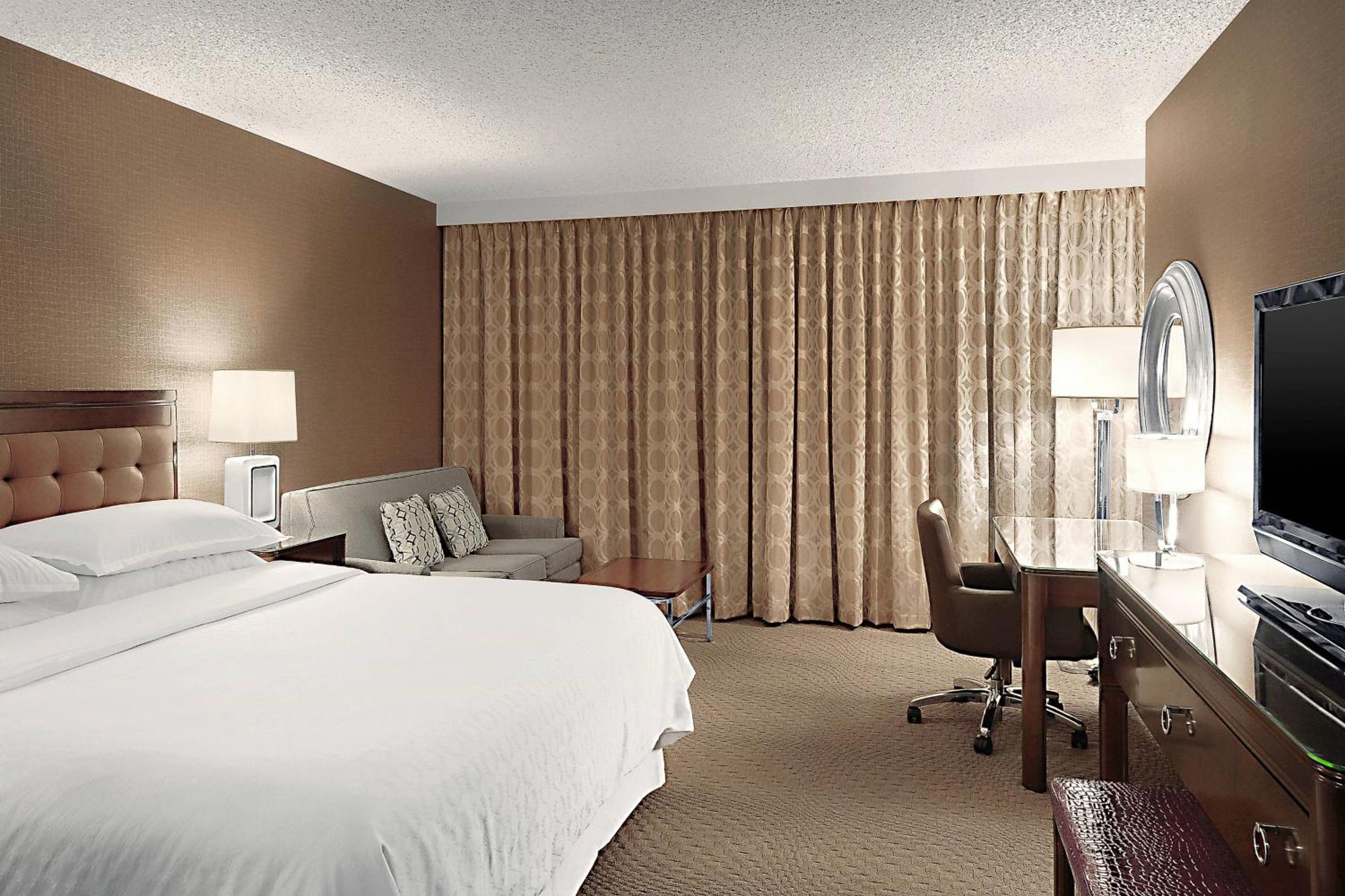 Sheraton Cavalier Saskatoon Hotel Экстерьер фото